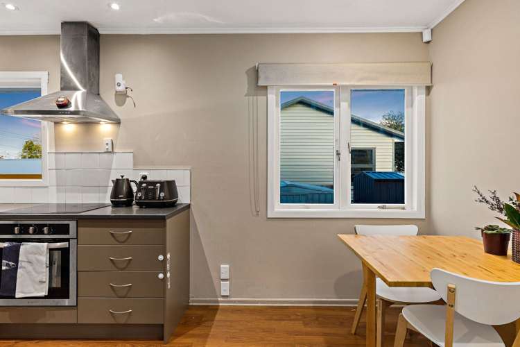 67 Roberts Road Te Atatu South_5