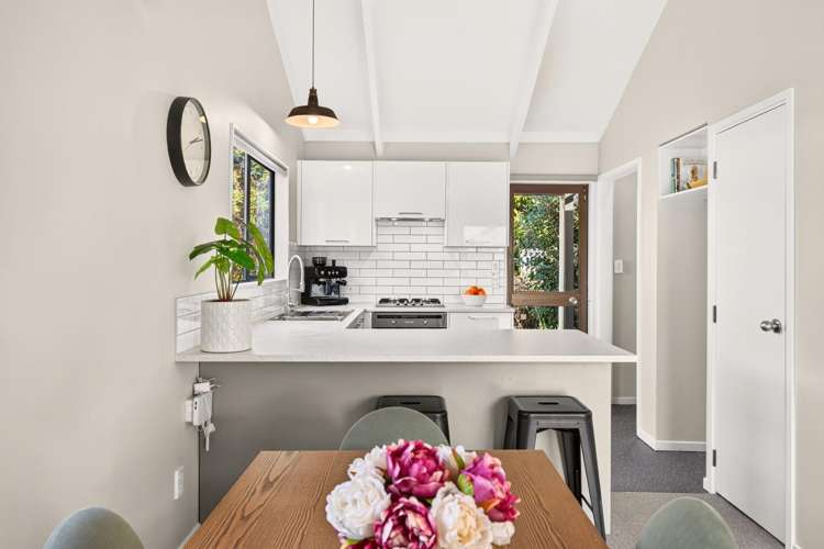 77A Vodanovich Road Te Atatu South_7