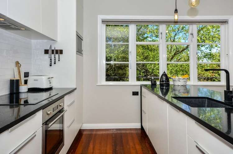 2/1 Varlene Terrace Forrest Hill_3