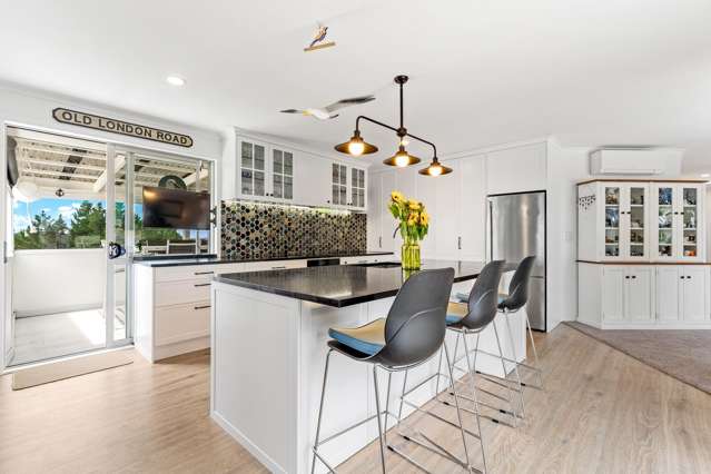 1/4 Roberts Road Matakatia_1