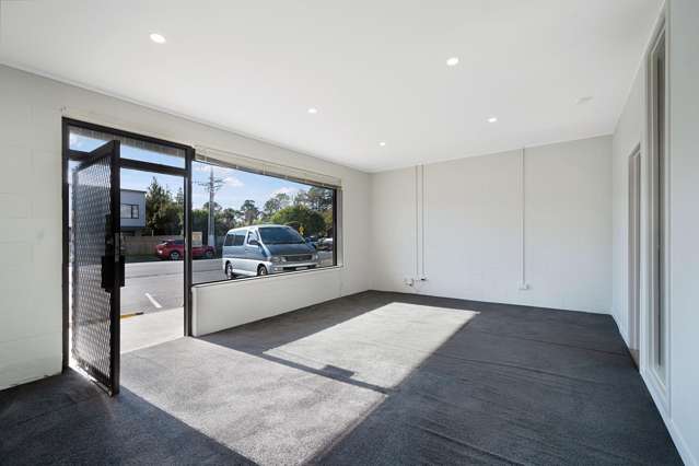 2/297 Royal Road Massey_1