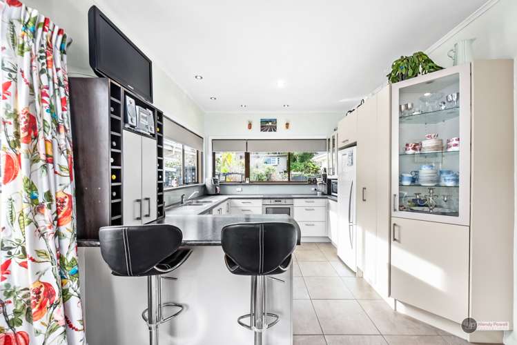 75 Wyndrum Avenue Waterloo_5