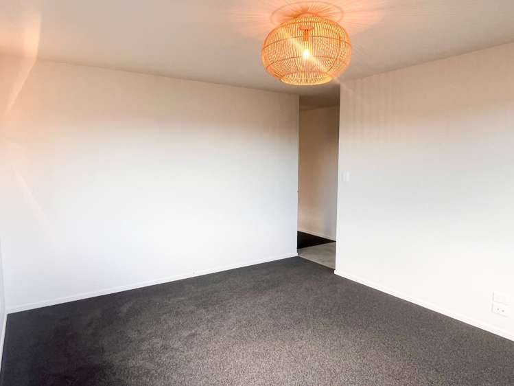 185 Faringdon Boulevard Rolleston_5