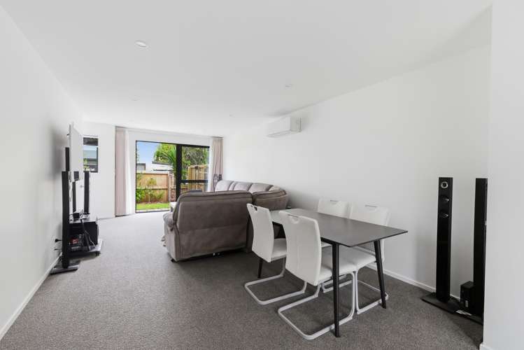 2/11 Brockworth Place Riccarton_3