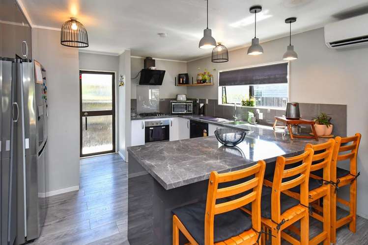 2/121 Clevedon Road Papakura_4