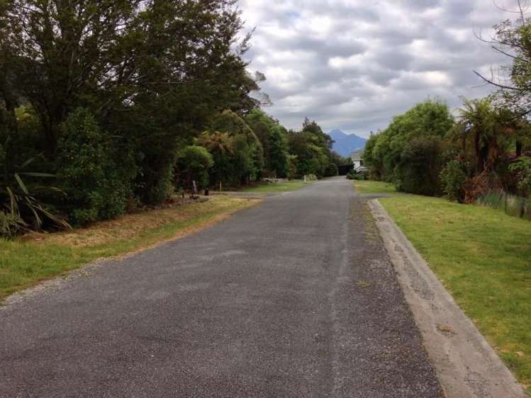 7 Punga Grove Lake Kaniere_12