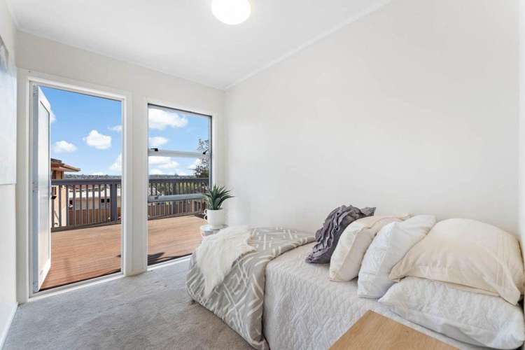 84 Gossamer Drive Pakuranga Heights_16