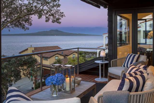 Distinctive Architectural Residence Above the Sea