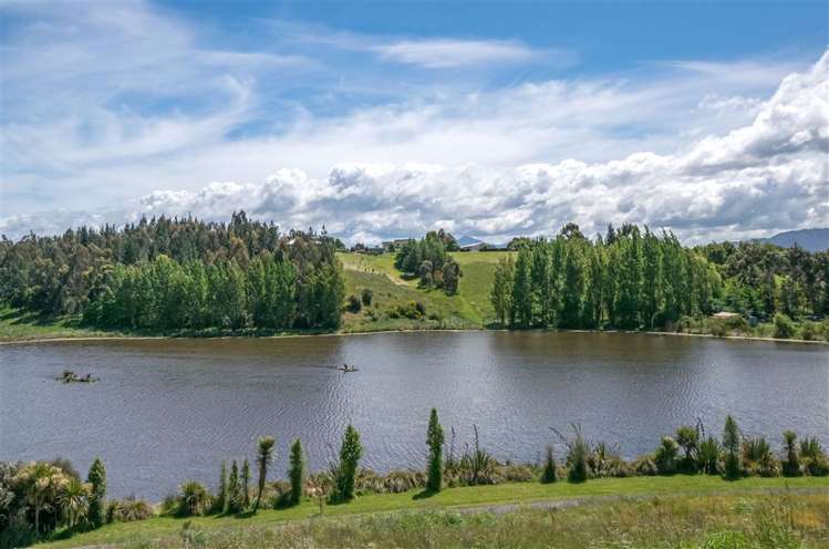 20 Lake View Place Fairhall_0