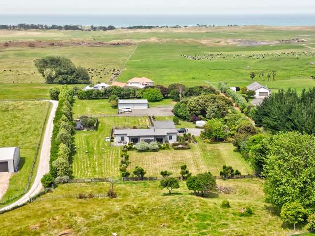 Lifestyle excellence with location and large shed