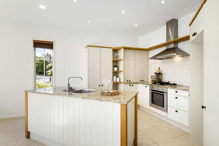 1 Scarlet Oak Drive Schnapper Rock_11