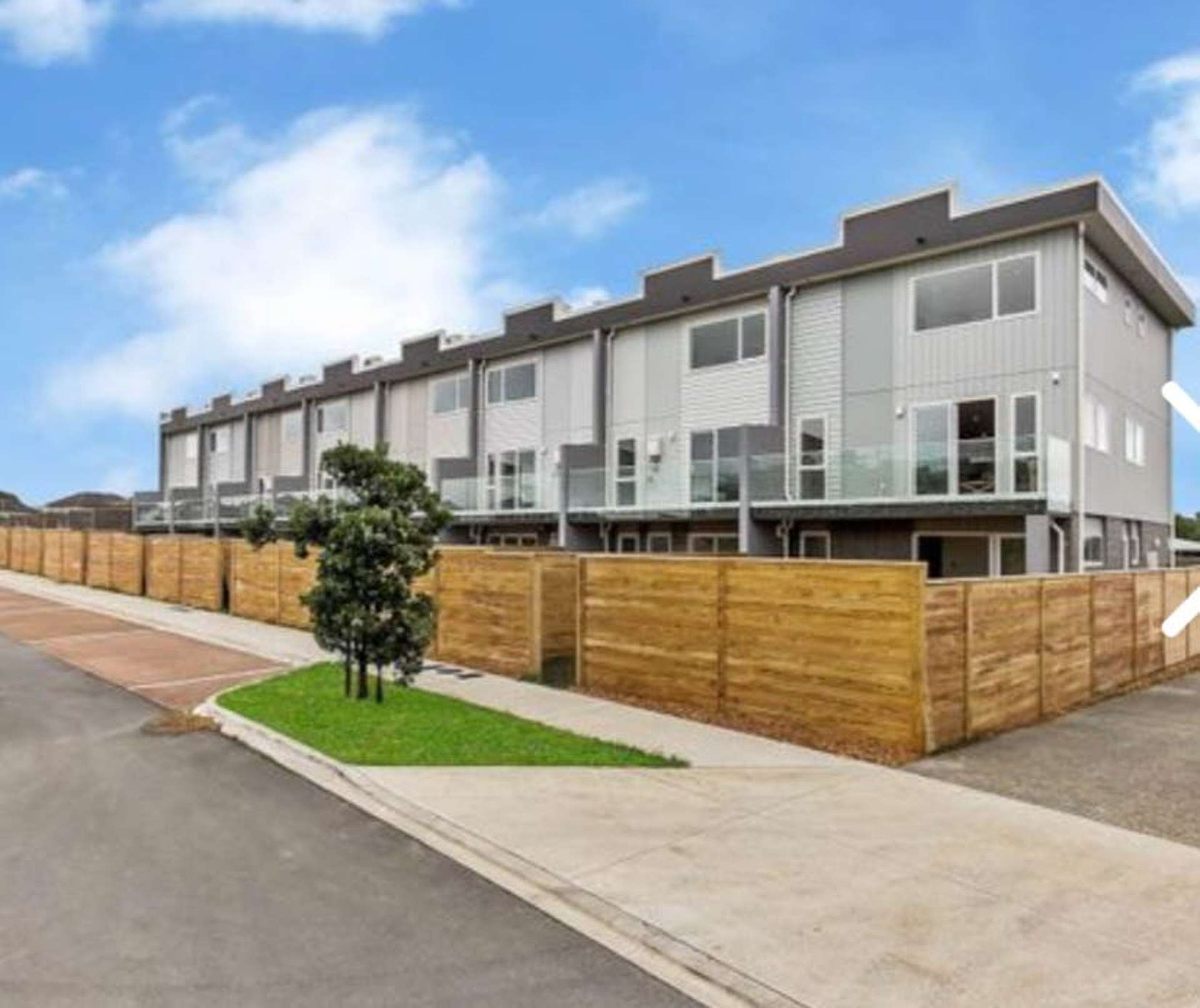 75 Bordeaux Parade Te Atatu South_0