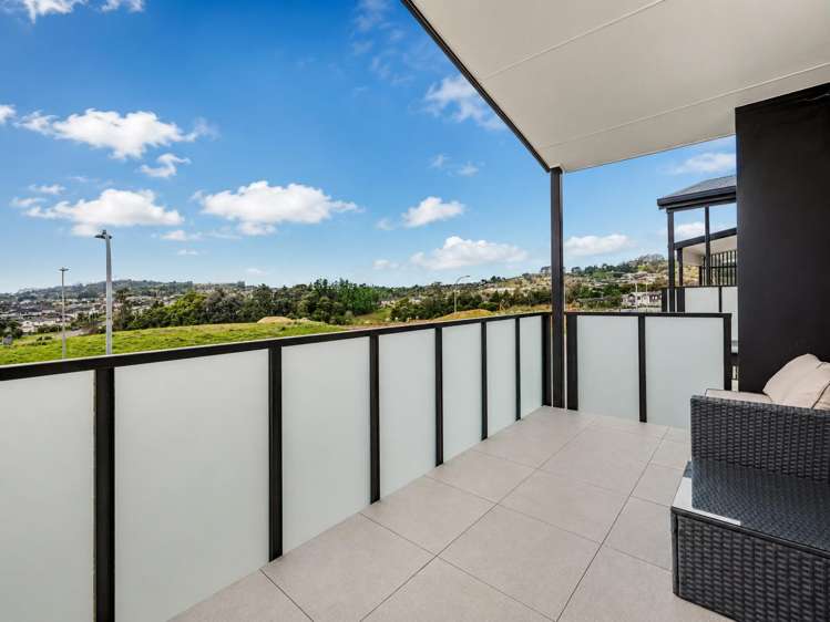 Unit 304/26 Shortfin Place Flat Bush_9
