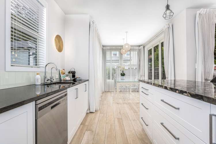 5A Torless Terrace Thorndon_13