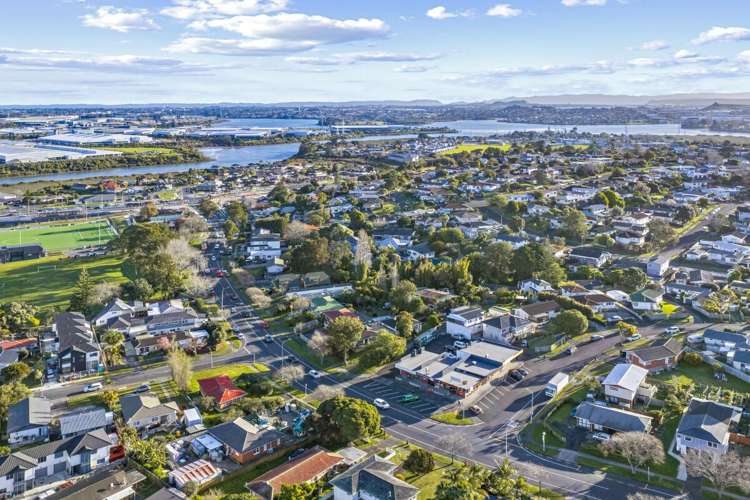 151, 153 & 155 Gossamer Drive Pakuranga_12