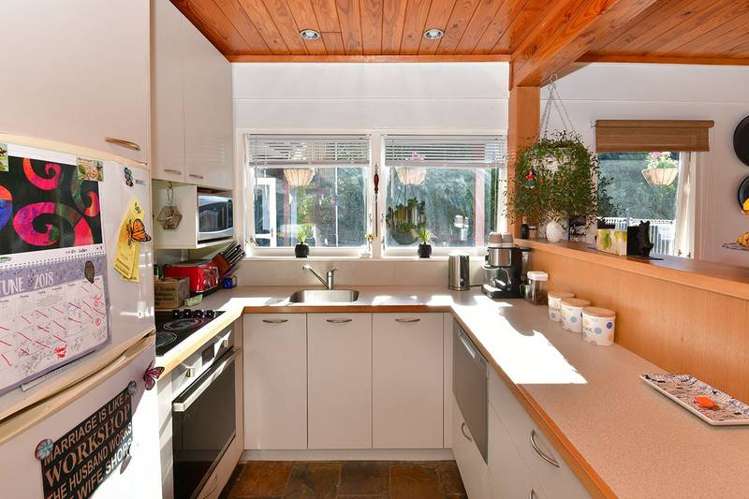 8 Martin Crescent Northcote_16