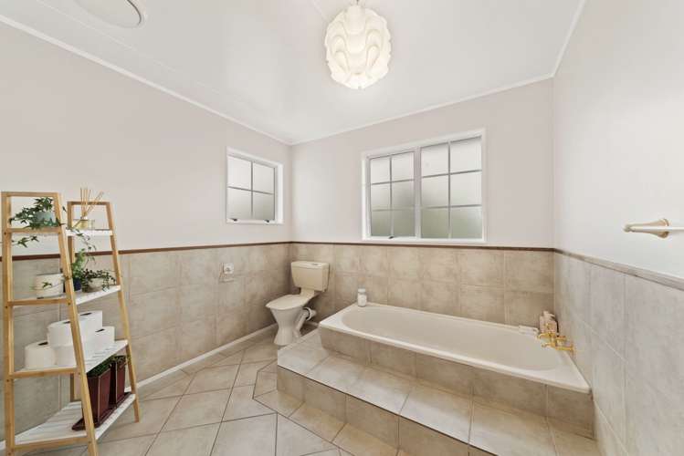 4 Ingle Avenue Waipahihi_14