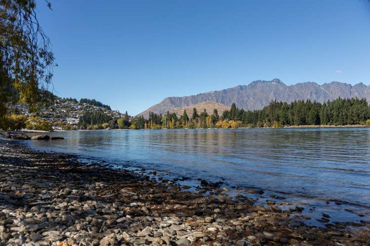 8/70 Lake Esplanade Queenstown_15