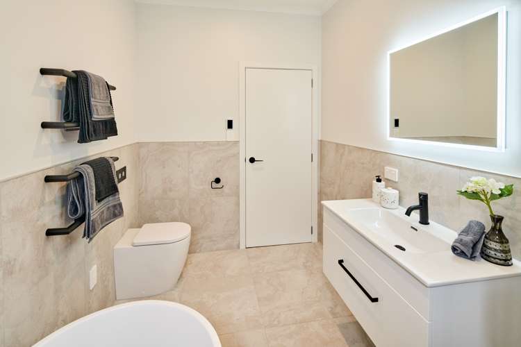 8 Huia Street Petone_21