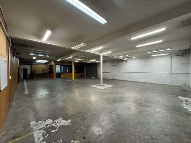 Rear warehouse/20 Kingsford Smith Street Rongotai_1