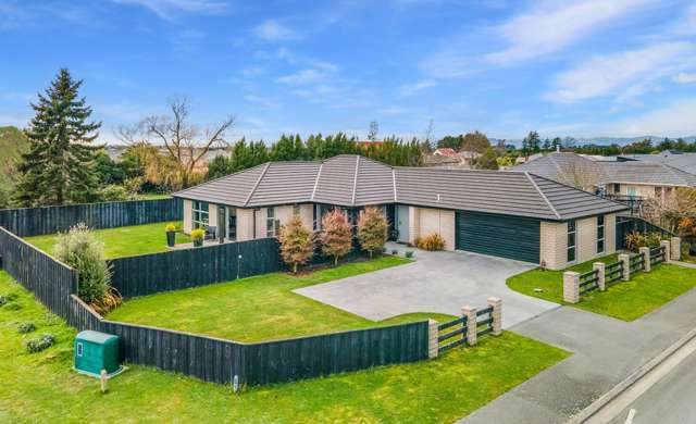 DESIGNED FOR SUNSHINE, PRIVACY AND ENTERTAINING