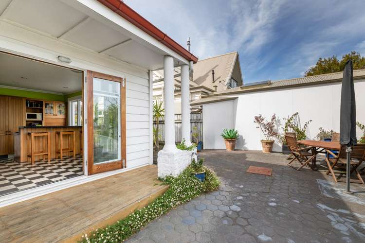 8 Lighthouse Road Bluff Hill_24