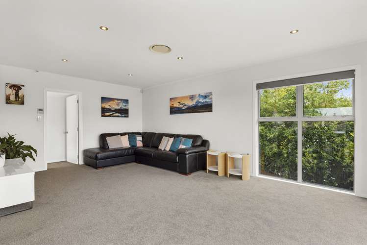 24 Shanaway Rise Hillcrest_7