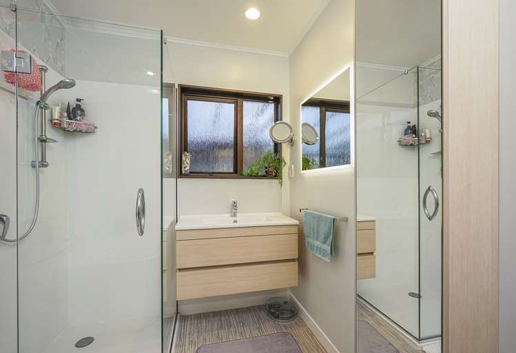 30 Farnham Drive Richmond_12