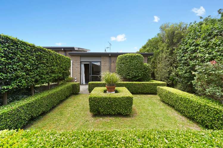 10 Farleigh Close Huntington_25