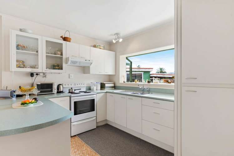 33 Shirley Avenue Papakura_11