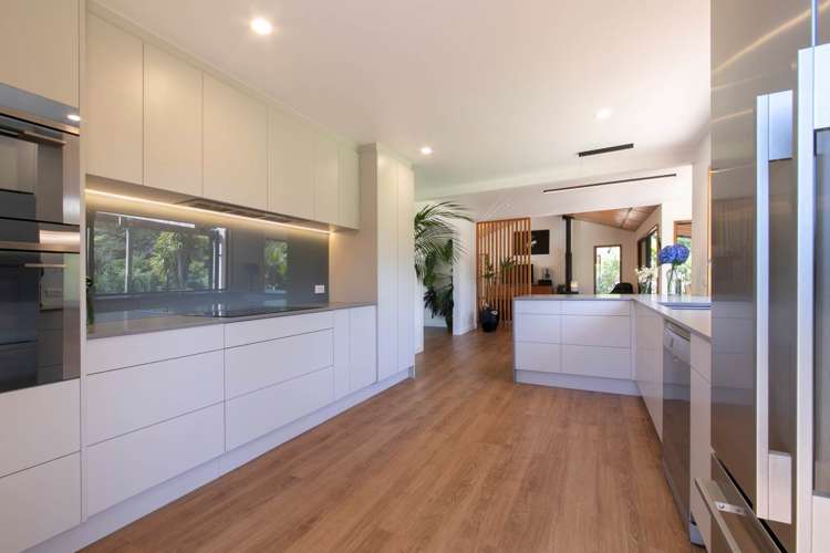 8 Landing Road Titirangi_10