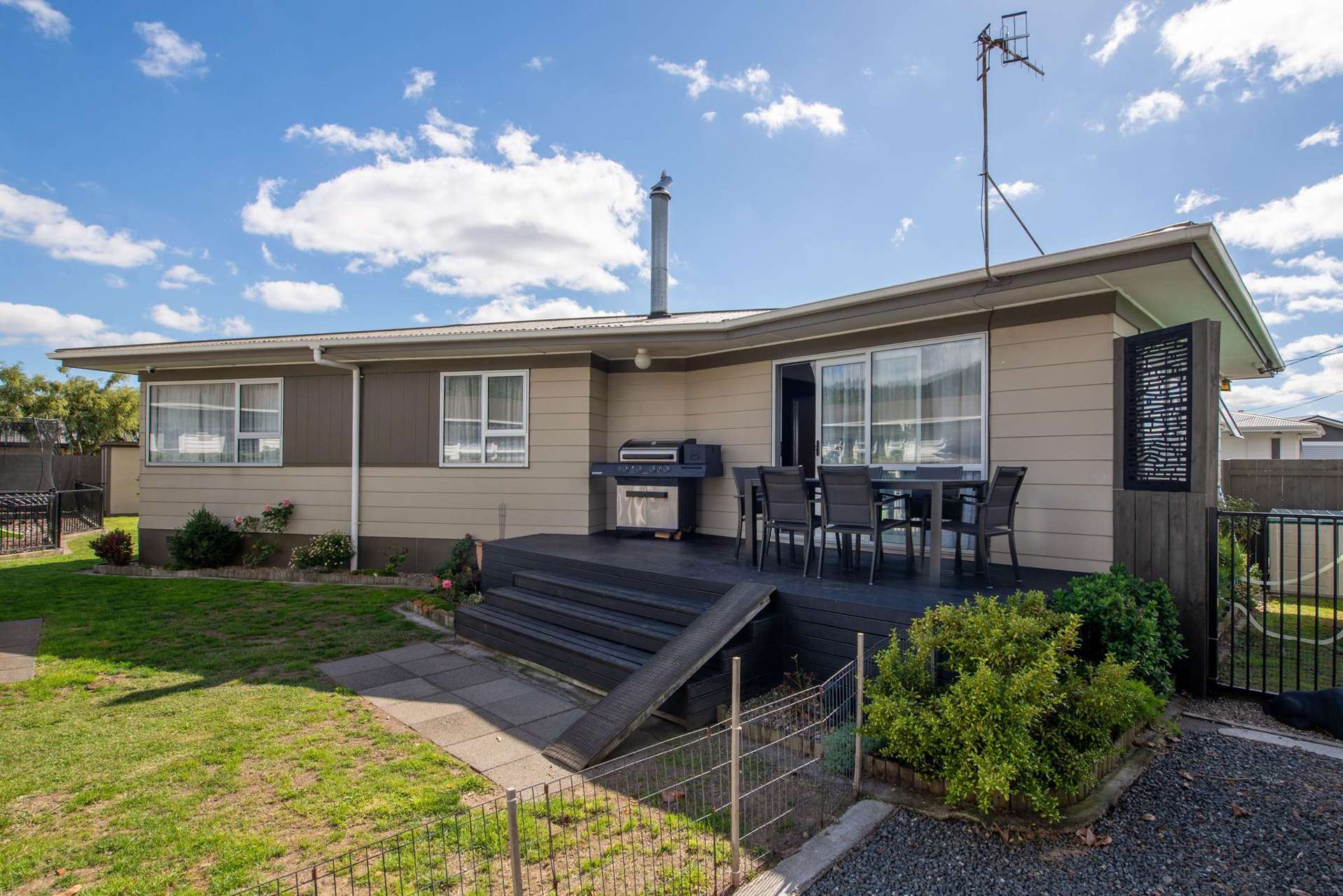 15 Fenruss Street Fairy Springs_0