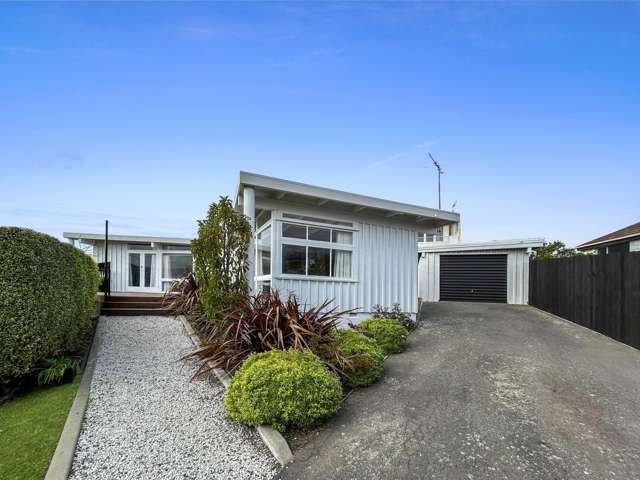 DIAMOND HARBOUR - Three Bedroom, Heat pump, Sea Views