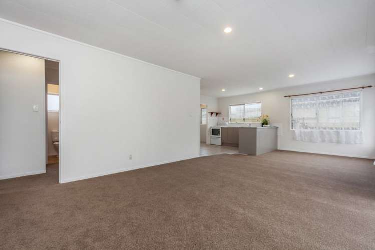 61 Te Irirangi Drive Clover Park_12