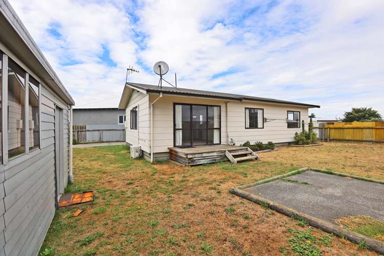 11 Holmes Place Flaxmere_12