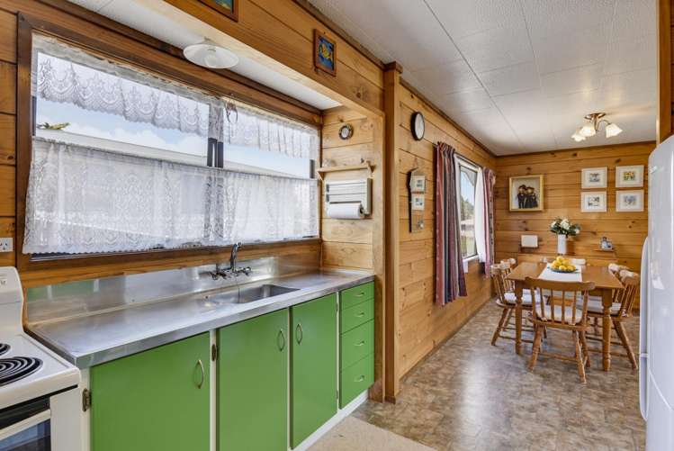 15 Muaupoko Street Hokio Beach_13