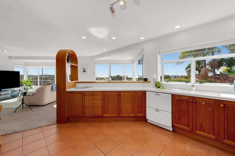 4 Dorrington Place Eastern Beach_18