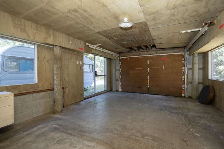 95 Marine Parade North Piha_17