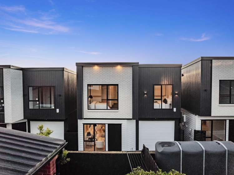 2/122 Leybourne Circle Glen Innes_1