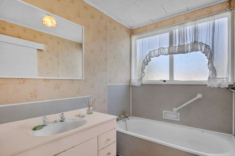 16 Old South Road Okato_18