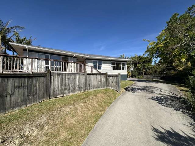 Stunning 3 Bedroom Home in Beachlands!