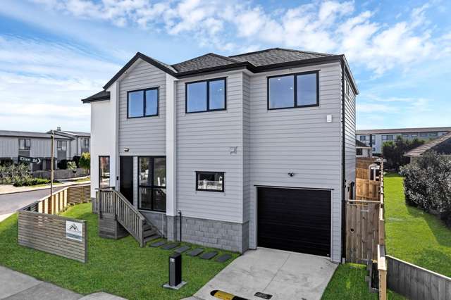 Spacious,Standalone,Private Driveway & Dual Living