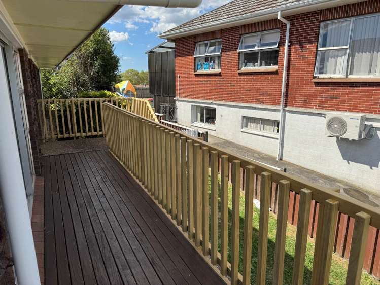 4 Royal Road Massey_16