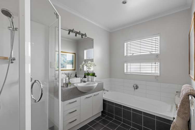 60 Chesterfield Way Orewa_12