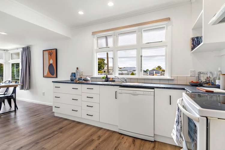 382 High Street South Carterton_7