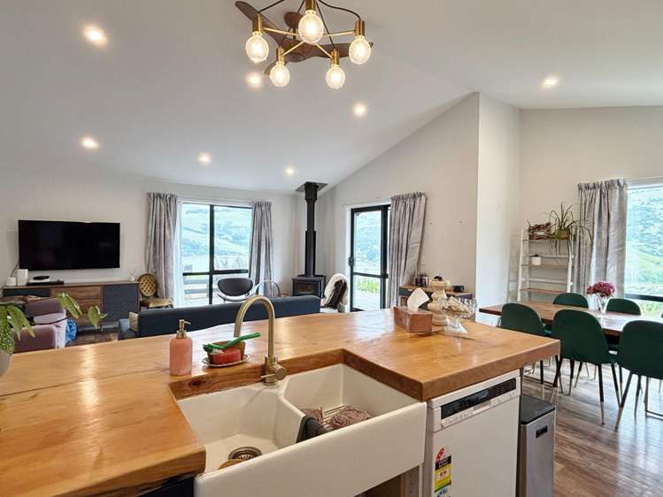 19 Totara Dr Duvauchelle_6