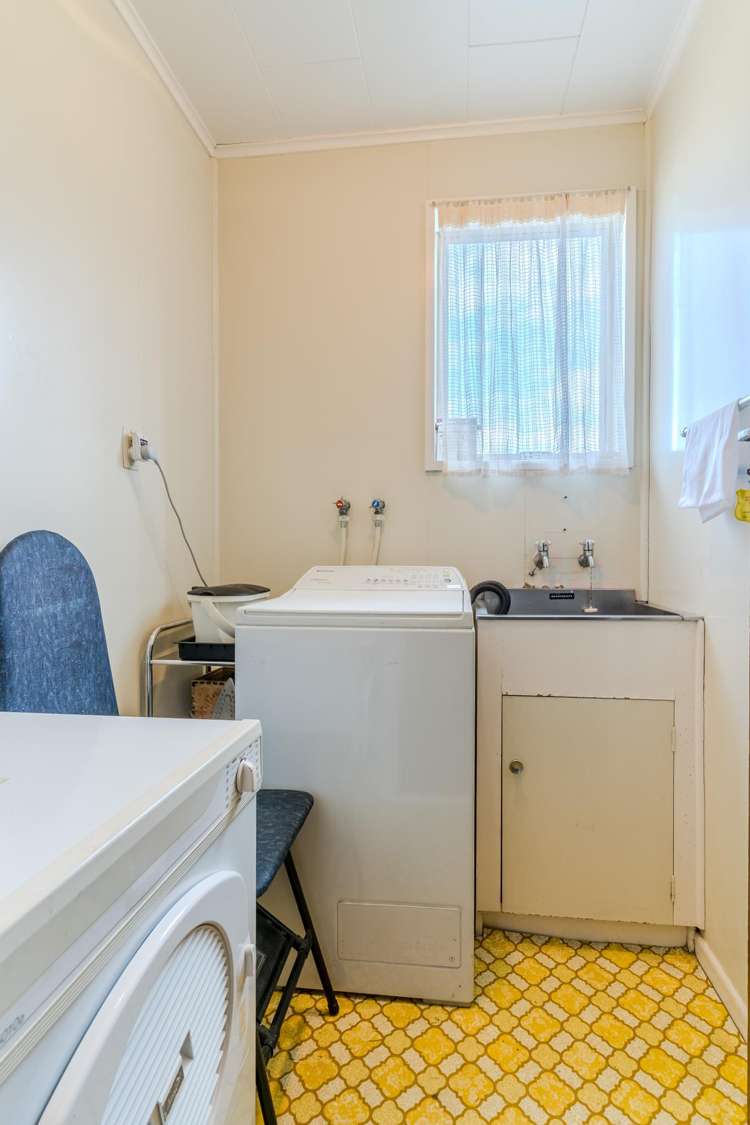 15B Baker Street Caversham_17