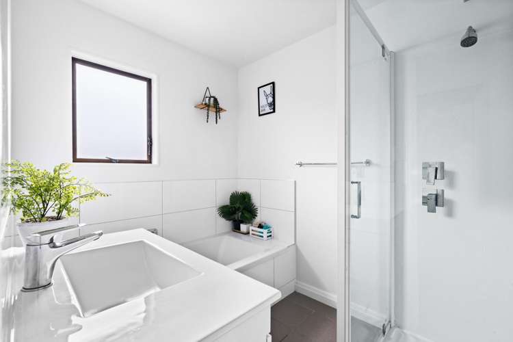 16 Lanark Crescent Tamatea_13