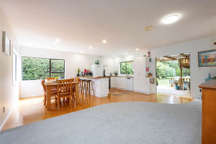 8 Rimutaka Place Titirangi_5