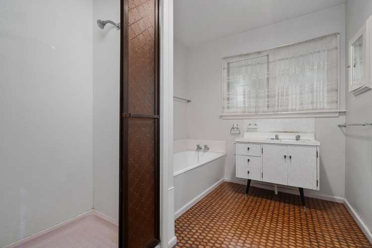 59 Woodbury Street Russley_8